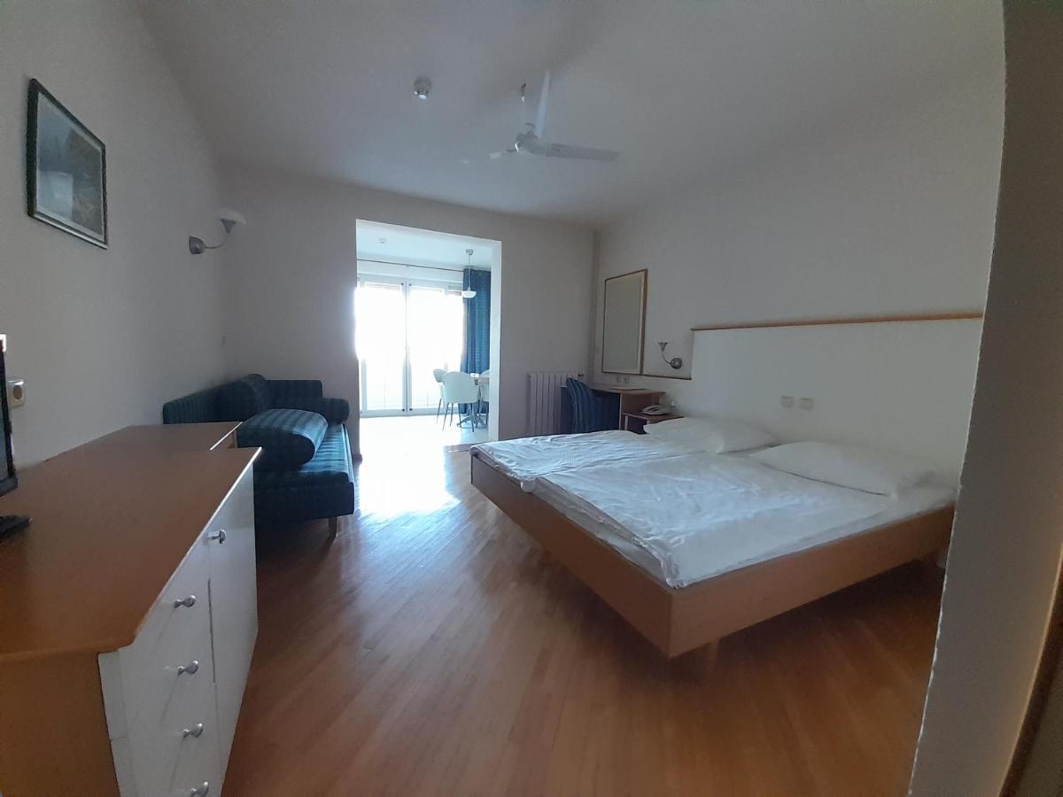 Aparthotel Plat Млини Екстериор снимка